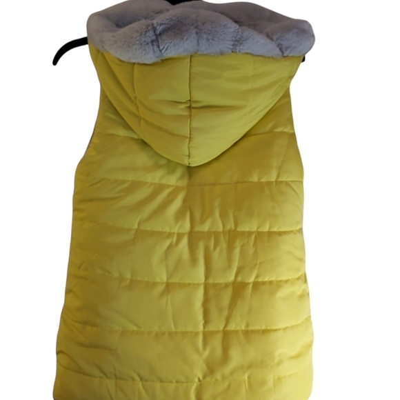 Mauries xs reversible faux fur/ yellow coat hooded - Picture 2 of 7